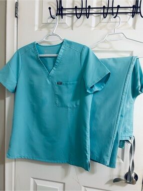 FIGS Teal V-Neck Scrub Set